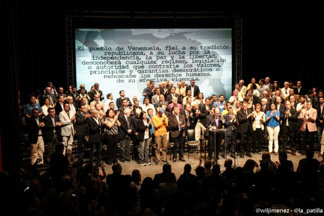 MUD suscribió documento desde el Centro Cultural Chacao para defender la vigencia de la Constitución Nacional y lograr la salida del gobierno. Foto: Will Jiménez