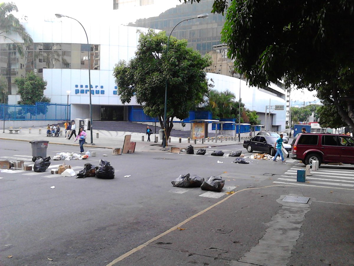 Cerrado el acceso a Los Palos Grandes por barricadas #19Jul