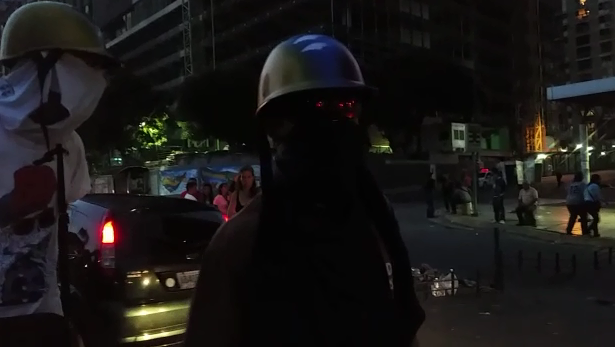 Cierran vías en Los Ruices en rechazo al “tirano” (Video)