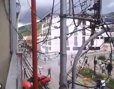 Paramilitares intentaron intimidar a votantes en Boconó… y así los corrieron (video)