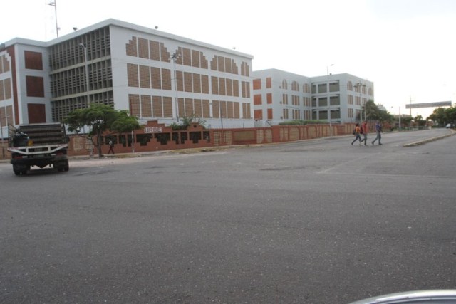 Foto: Calles de Maracaibo amanecieron solitarias este lunes / Panorama 