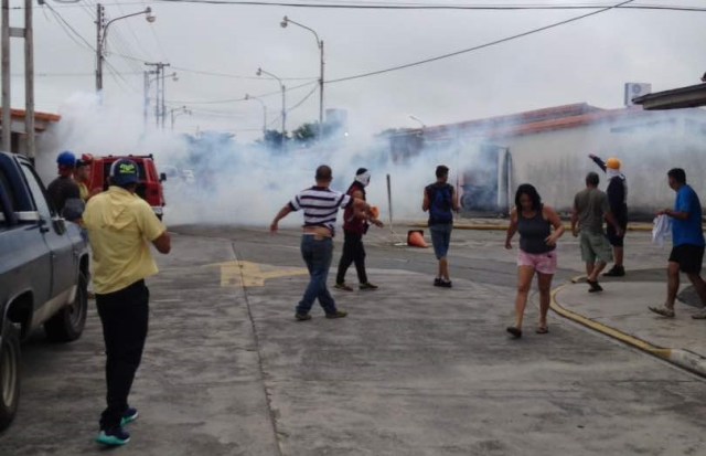 Represión en la urbanización Los Molinos en Acarigua, estado Portuguesa // Foto @VotoPorVzla