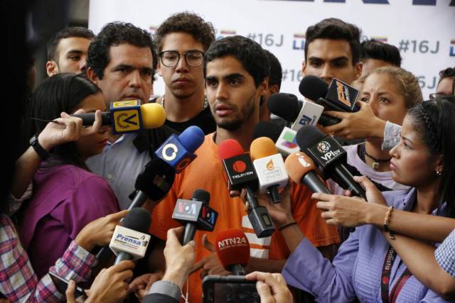 El presidente del Centro de Estudiantes de la Unimet, Samuel Díaz (Foto: @VenteVenezuela)