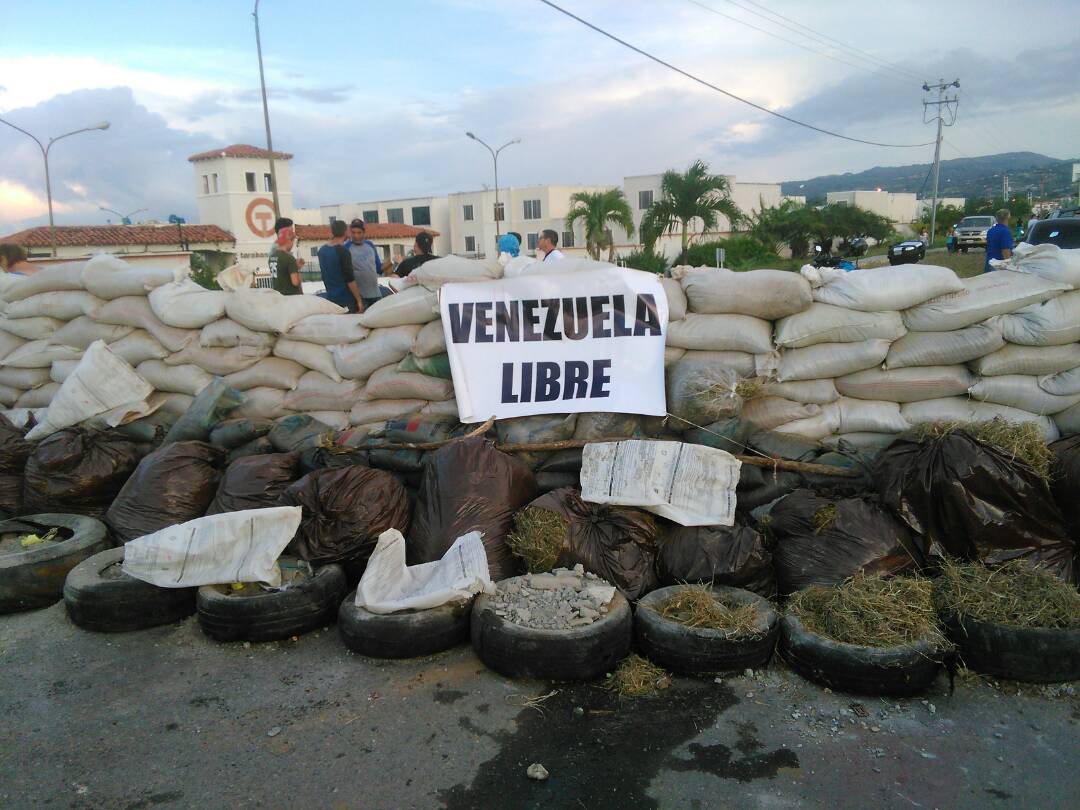 ¡LA BARRICADA! En Barquisimeto también se unieron al trancazo #18Jul