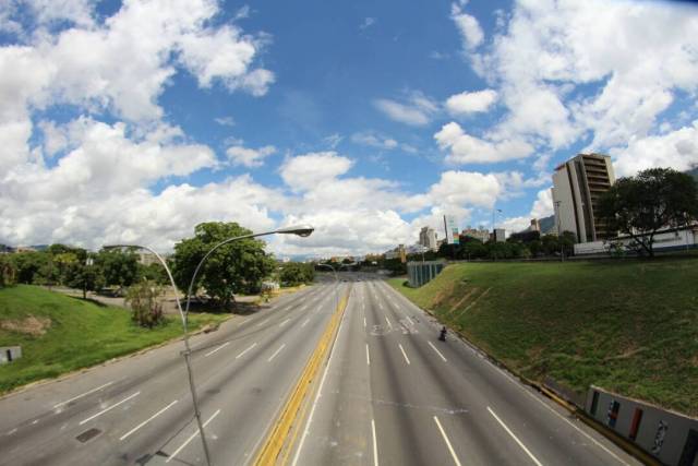 Distribuidor Altamira / Foto: Régulo Gómez - La Patilla