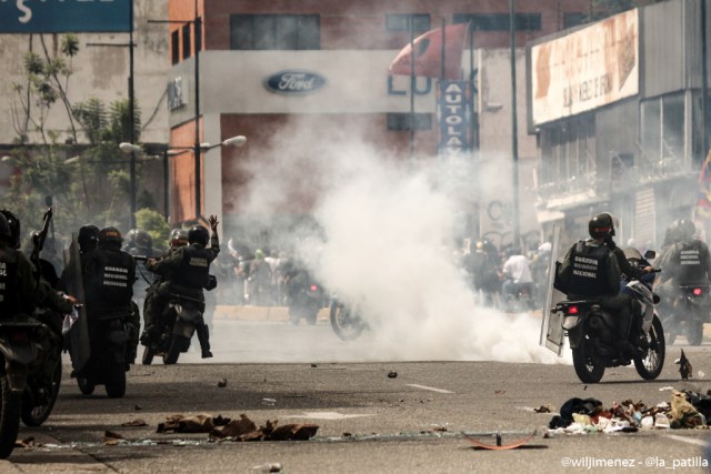 Las crudas imágenes de la represión en El Rosal. Foto: Will Jiménez / lapatilla.1eye.us