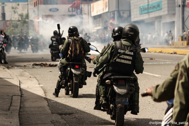 Las crudas imágenes de la represión en El Rosal. Foto: Will Jiménez / lapatilla.1eye.us