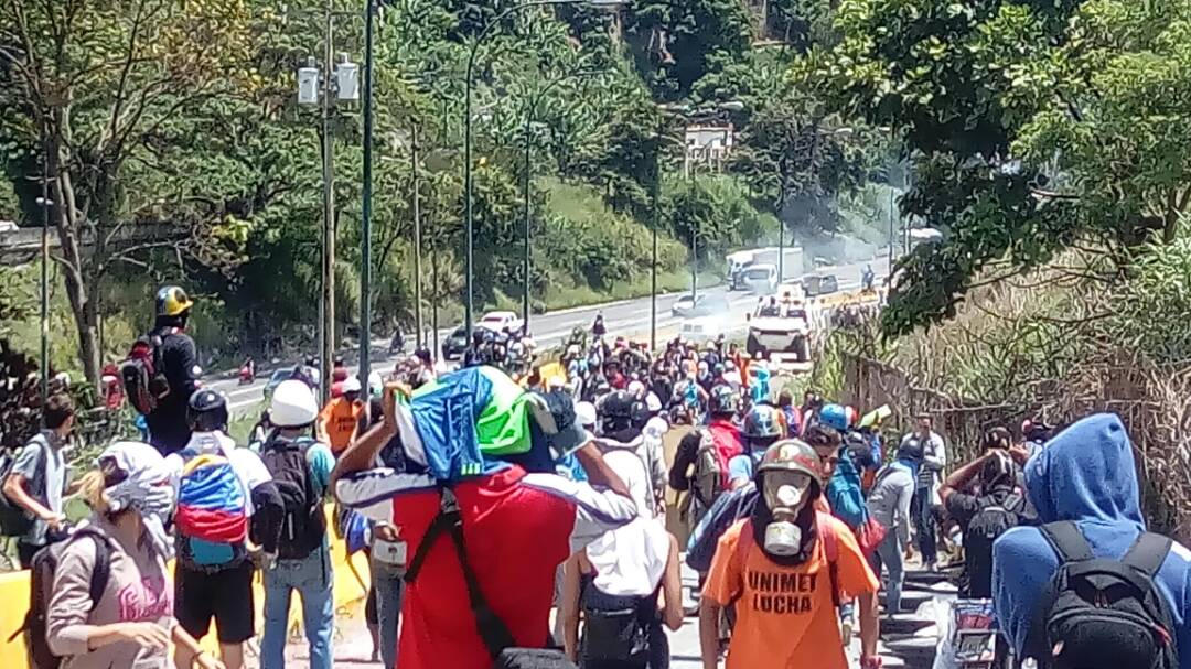 GNB reprime a estudiantes de Unimet en el Distribuidor Metropolitano (fotos+video) #18Jul