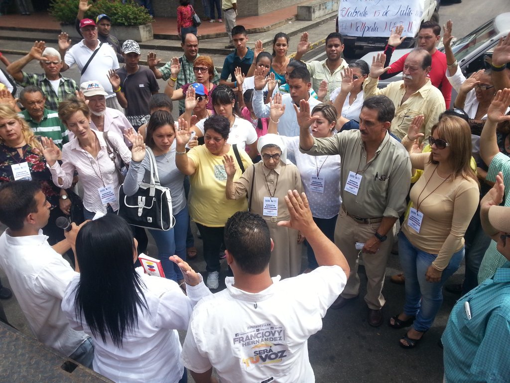 Este viernes fueron juramentados los voluntarios para la consulta del #16Jul