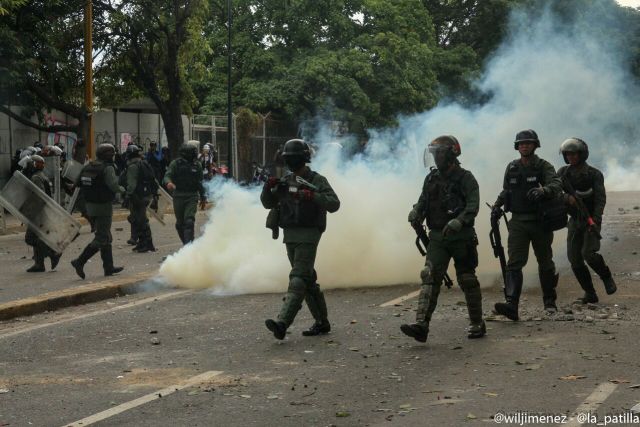 La marcha hacia el TSJ desde el inicio a la represión. Foto: Will Jiménez / lapatilla.1eye.us