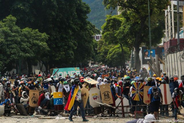 La marcha hacia el TSJ desde el inicio a la represión. Foto: Will Jiménez / lapatilla.1eye.us