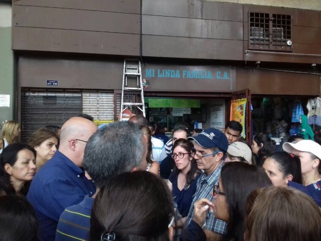 Familiares de los jóvenes detenidos estuvieron todo el día frente al Palacio de Justicia