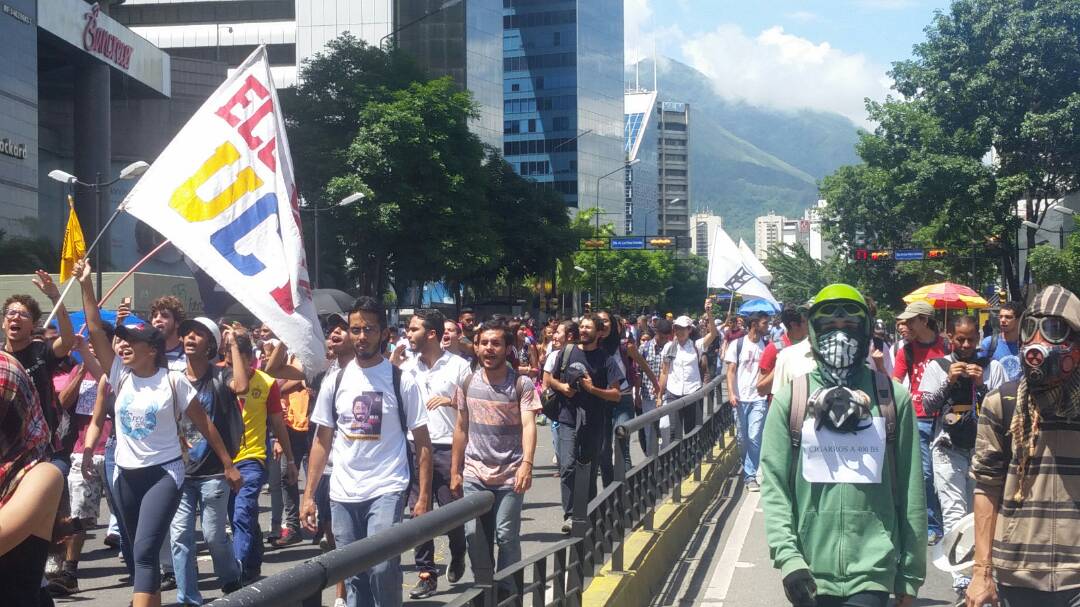 Vecinos y trabajadores arrancaron la marcha desde Parque Cristal al TSJ #6Jul (Fotos y Videos)