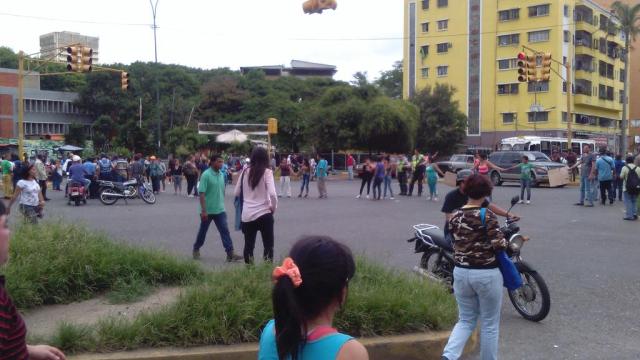 Foto: Trancazo en la redoma de La Vega en Caracas / Cortesía 