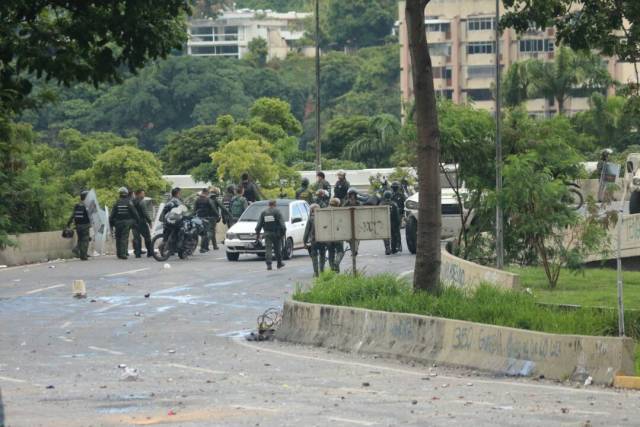 La resistencia se mantuvo en Chacao hasta el ocaso. Foto: Will Jiménez / lapatilla.1eye.us