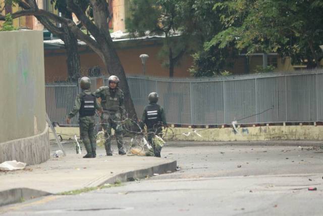 La resistencia se mantuvo en Chacao hasta el ocaso. Foto: Will Jiménez / lapatilla.1eye.us