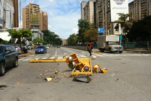 Trancazo en La California este #311Jul / Foto: Wil Jiménez