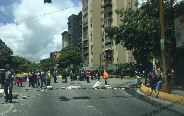 Reportan trancazo en El Cafetal #18Jul (foto)