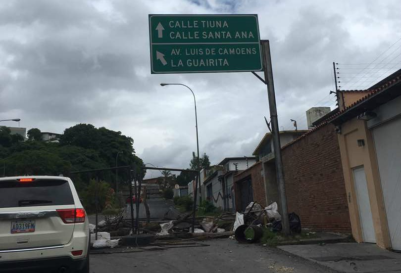 10:45 am: Trancazo en la vía a La Guairita #31Jul