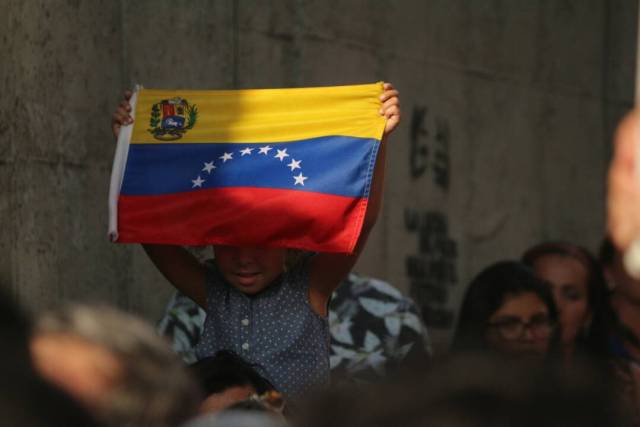 La vigilia en honor a los libertadores caídos: Del inicio a la represión Foto: Will Jiménez / lapatilla.1eye.us