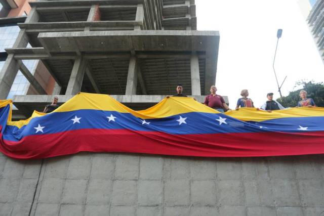 La vigilia en honor a los libertadores caídos: Del inicio a la represión Foto: Will Jiménez / lapatilla.1eye.us