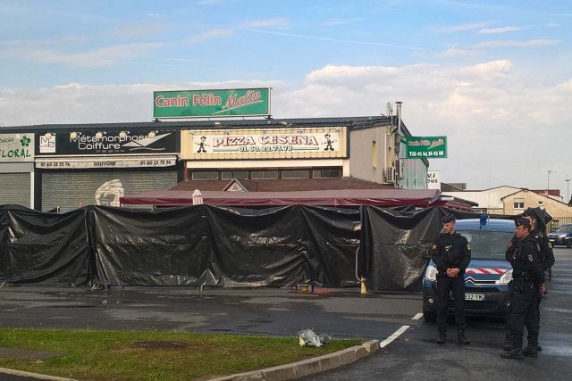 Police officers patrol the scene of a car crash, into a pizza restaurant, in Sept-Sorts, 55km east of Paris, on August 15, 2017, resulting in the death of a 13-year-old girl and seriously injuring four. Investigators said the young driver had tried to commit suicide and the incident was not terror-related. The man, who was arrested, said "he had tried to kill himself yesterday (August 13) without success and decided to try again this way," a source close to the inquiry said. / AFP PHOTO / Sarah BRETHES