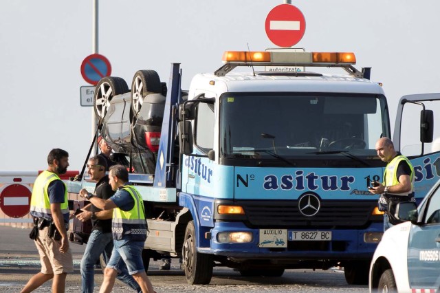 The car on a tow truck is seen where the police investigate the scene of an attack in Cambrils, south of Barcelona, Spain, August 18, 2017. REUTERS/Stringer NO RESALES. NO ARCHIVES