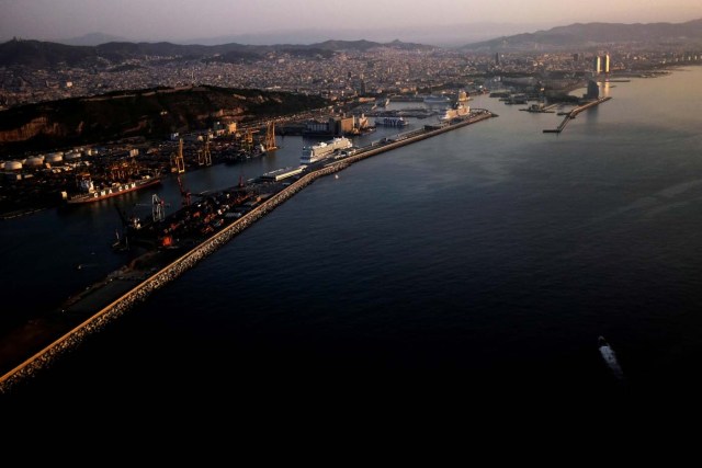 The coast of Barcelona is seen at sunrise the morning after Islamic State claimed responsibility for a vehicle attack on the city's Las Ramblas street in Barcelona, Spain August 18, 2017. REUTERS/James Lawler Duggan