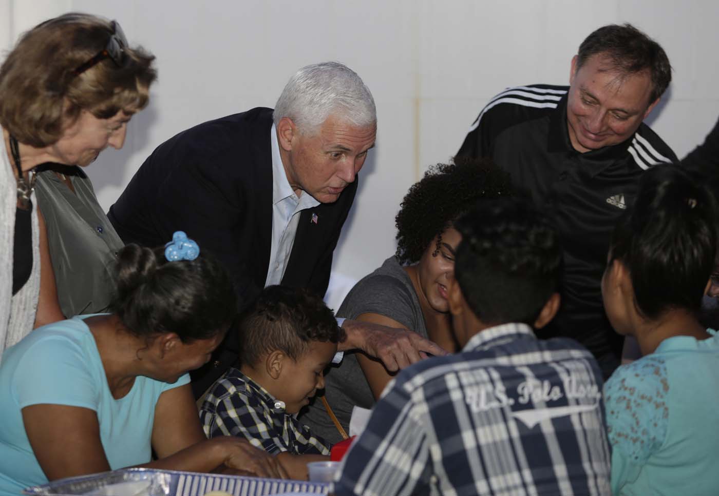 Pence se reúne con venezolanos que residen en Colombia (Fotos)