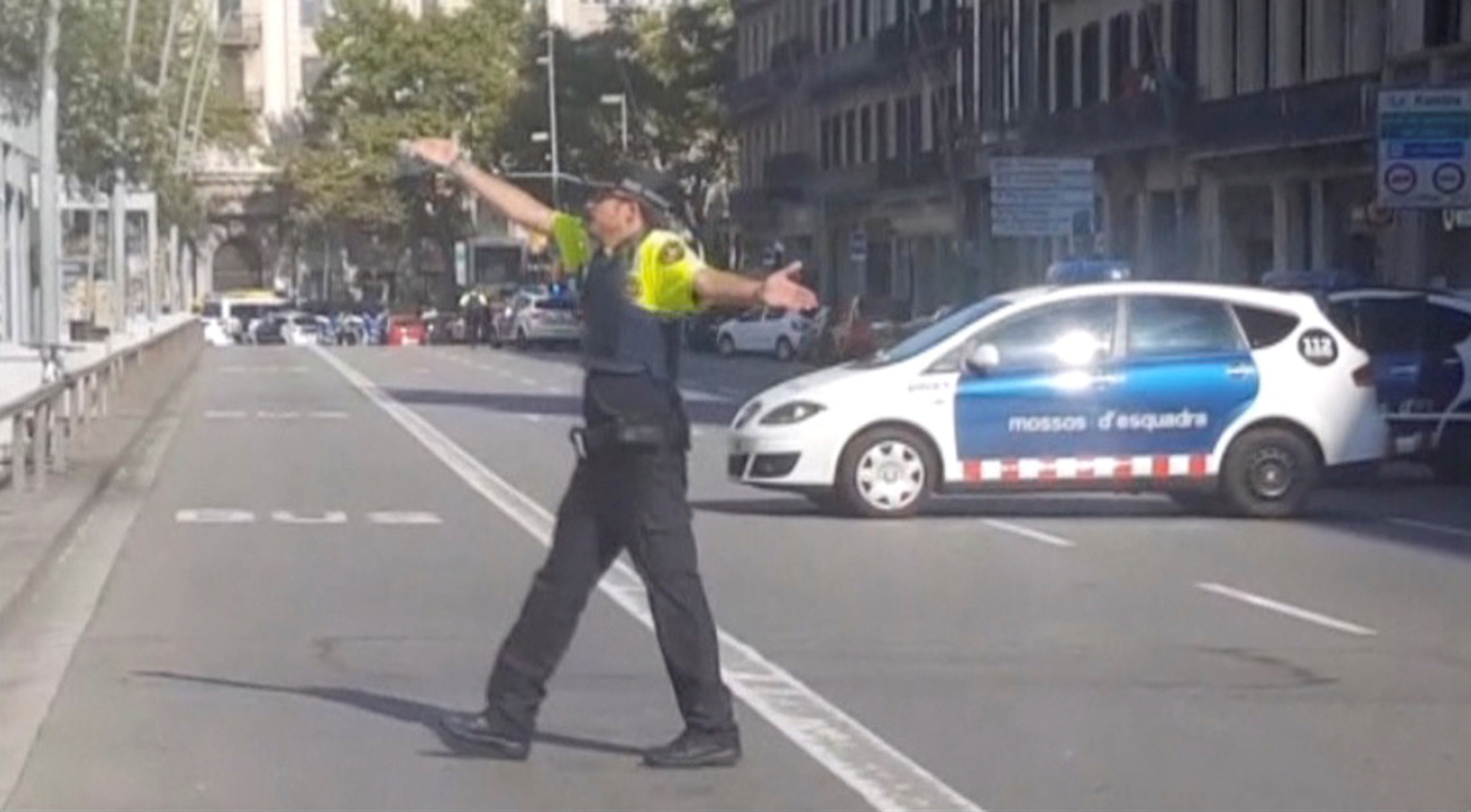 Mercados de acciones caen por atentado en Barcelona y agitación en Washington