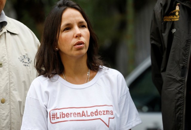 Oriette Schadendorf Capriles, stepdaughter of opposition leader Antonio Ledezma, talks to reporters outside their home in Caracas, Venezuela August 4, 2017. REUTERS/Carlos Garcia Rawlins