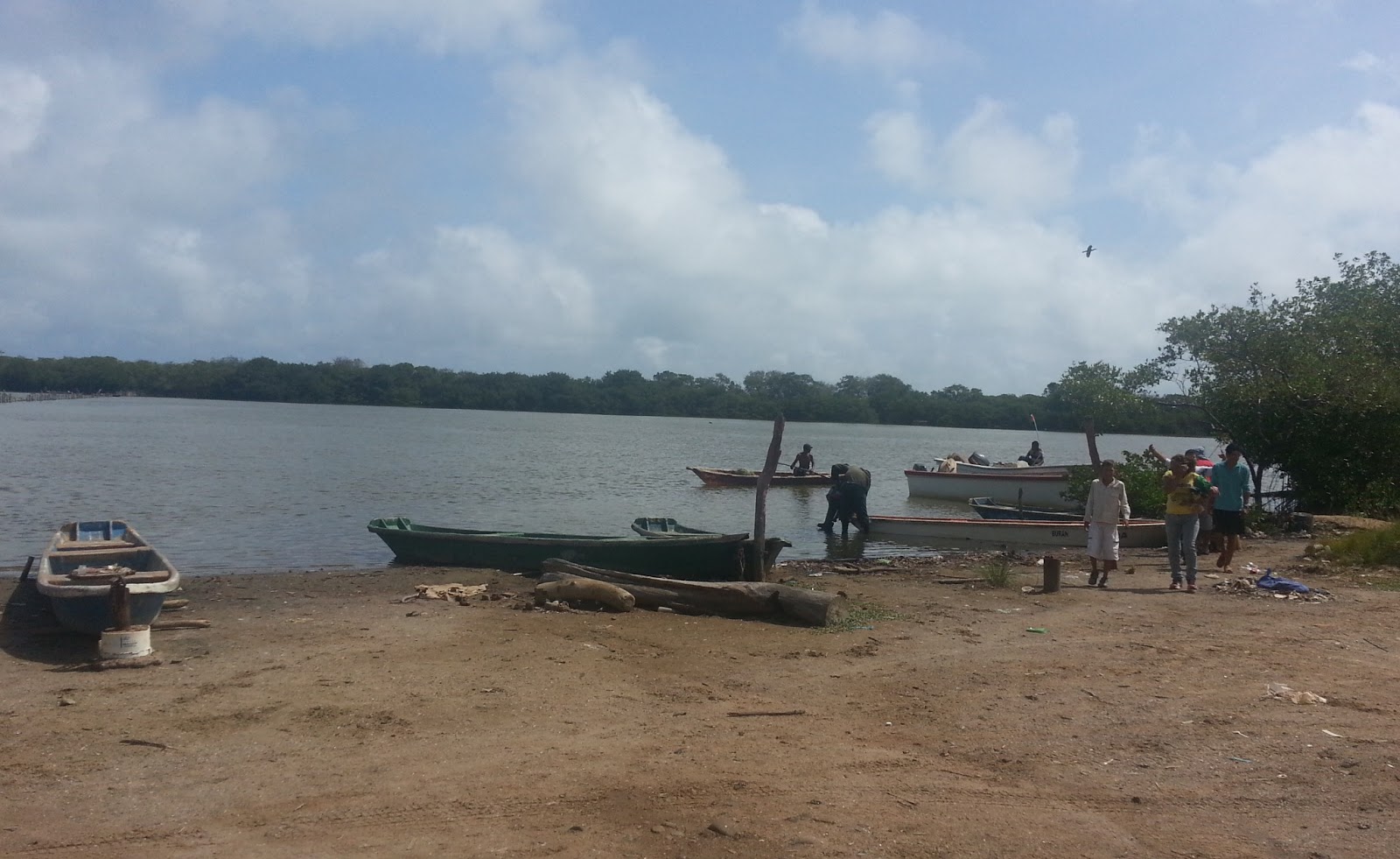 Derrame de petróleo afectó actividad pesquera en Puerto Píritu