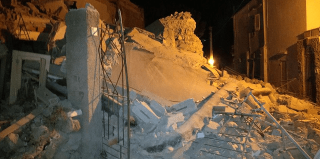 El temblor ocasionó el colapso de estructuras en la isla del sur de Italia, ubicada cerca de Nápoles. Gaetano Di Meglio / AFP