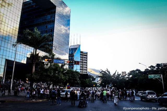 Opositores caminaron en honor a los caídos y presos políticos (Foto: Juan Peraza / LaPatilla)