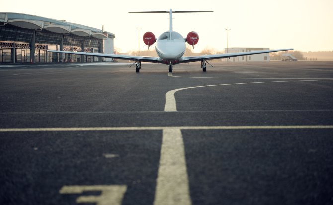 Aviones también son víctimas de las olas de calor