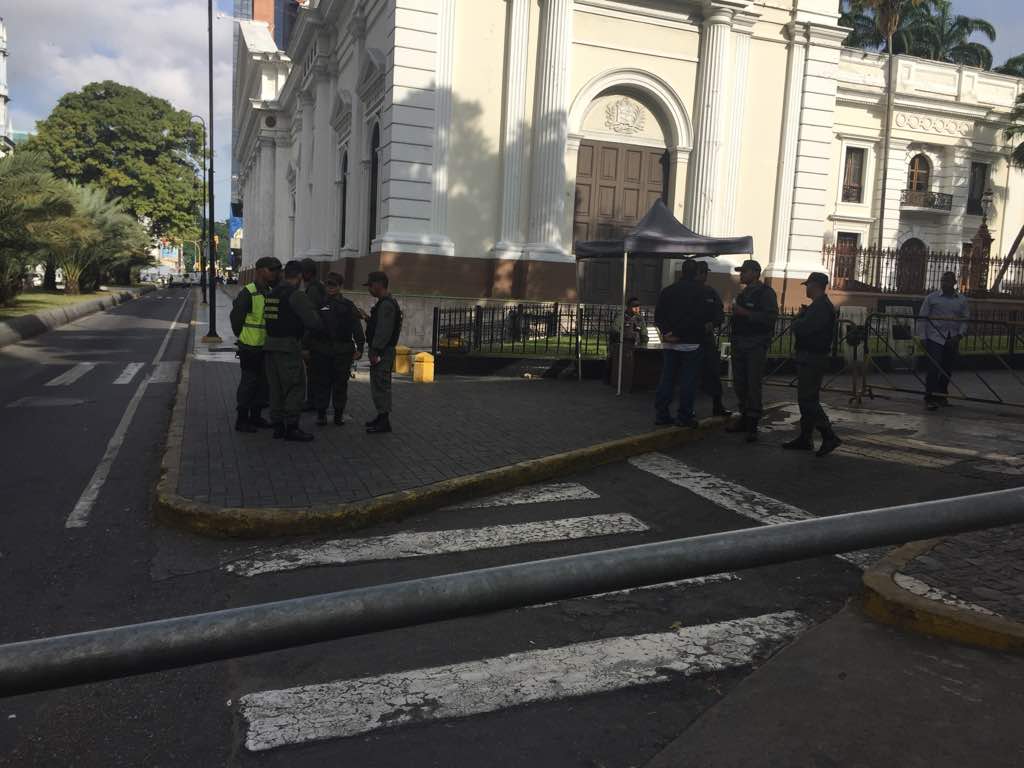 Tras asalto al salón protocolar, así llegan los miembros de la constituyente cubana #8Ago