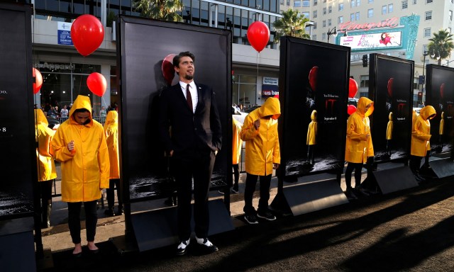 El director de cine Andy Muschietti posa antes del estreno de "It" en Los Angeles, California, EEUU, 5 de septiembre de 2017. Imagen de archivo. REUTERS/Mario Anzuoni