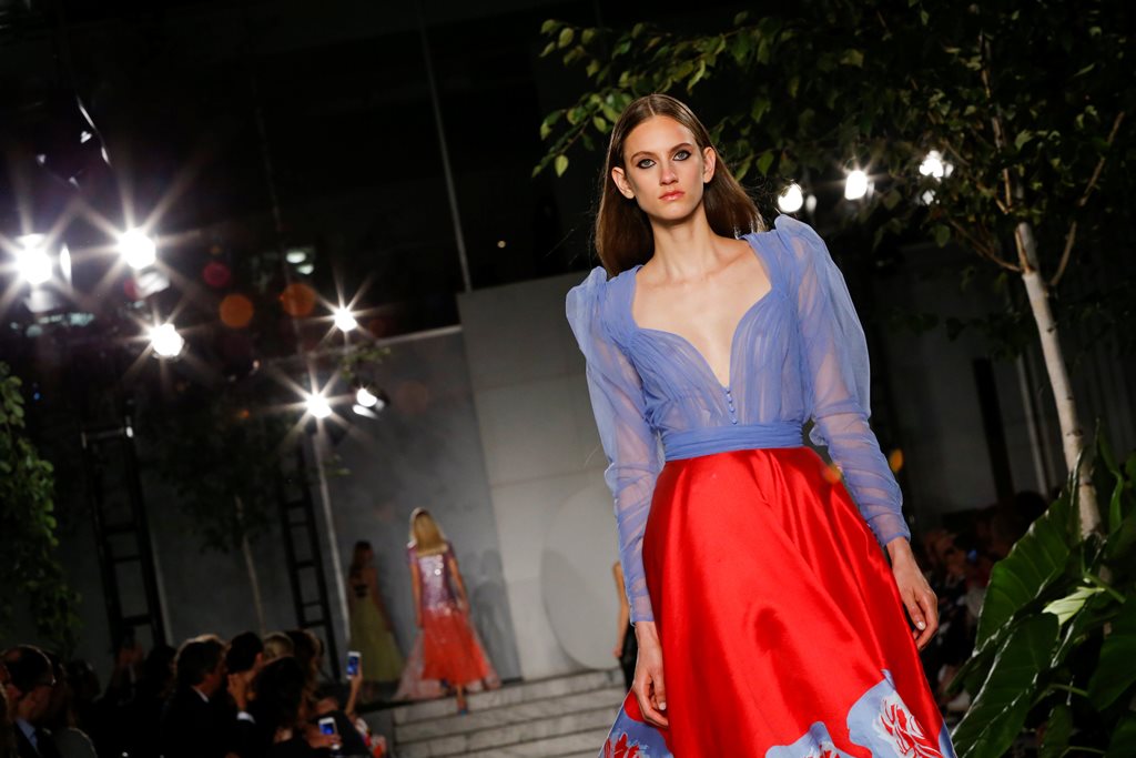 El color se apodera de la pasarela de Carolina Herrera en Nueva York (fotos)