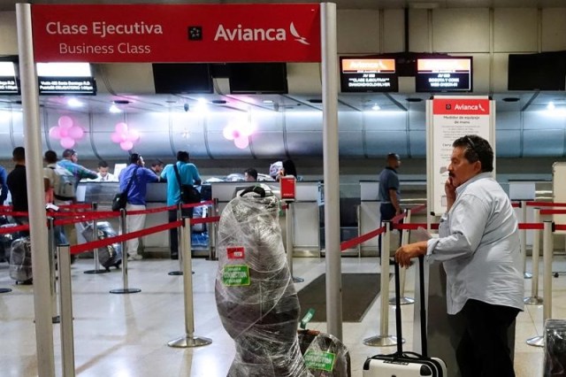 702 pilotos se encuentran en huelga de hambre  alegando que buscan mayor seguridad en los aeropuertos colombianos./ Foto  REUTERS Carlos Garcia Rawlins.