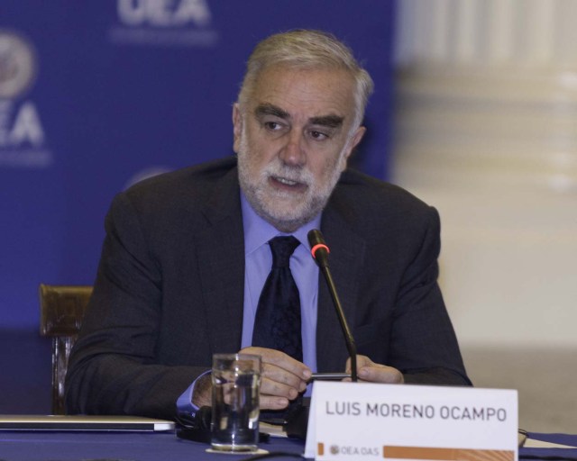 MIA23. WASHINGTON (DC, EE.UU.), 15/09/2017.- Fotografía cedida por la OEA del ex primer fiscal de la CPI, Luis Moreno Ocampo, hablando durante la la audiencia pública en la que se determinará si hay fundamento para denunciar al Gobierno de Venezuela por crímenes de lesa humanidad ante la Corte Penal Internacional (CPI), hoy viernes, 15 de septiembre 2017, en la sede de la Organización de los Estados Americanos (OEA) en Washington, DC (EE.UU.). El secretario general de la Organización de los Estados Americanos (OEA), Luis Almagro, ha nombrado a tres juristas de Argentina, Costa Rica y Canadá para que evalúen si hay base para llevar al Gobierno de Venezuela ante la Corte Penal Internacional (CPI). EFE/Juan Manuel Herrera/OEA/SOLO USO EDITORIAL/NO VENTAS