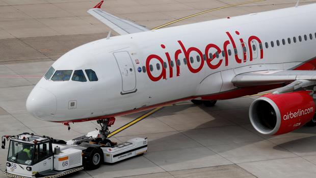 Air Berlin anula un centenar de vuelos por la enfermedad súbita de sus pilotos