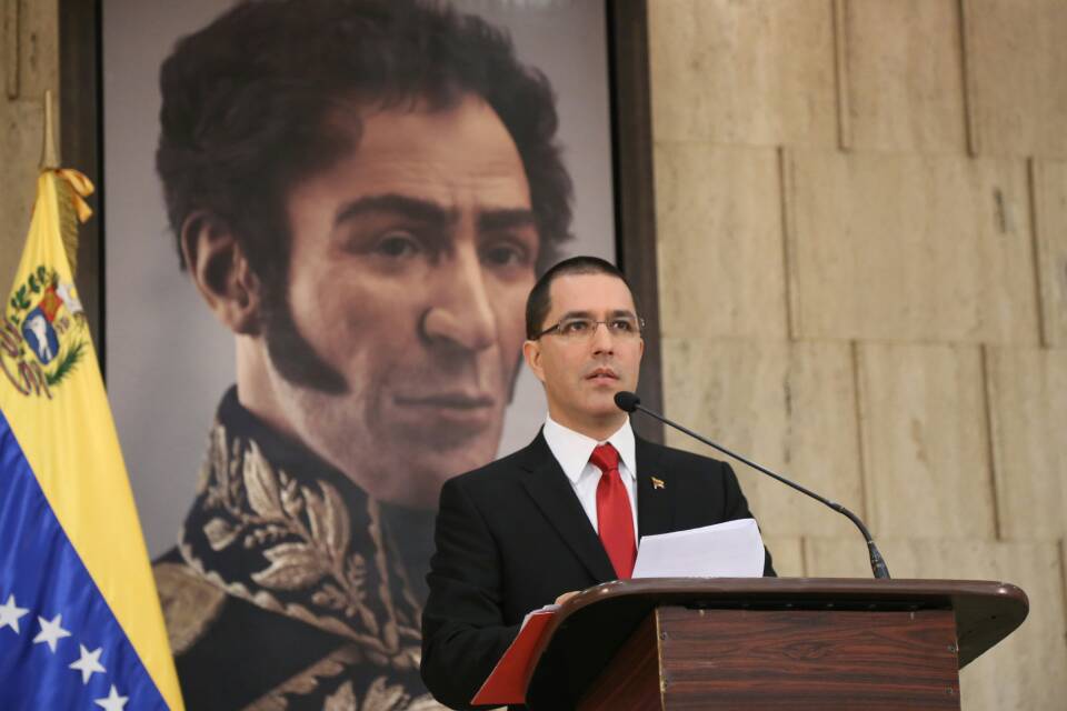 Arreaza, el rechazador, dice que ayuda humanitaria ofrecida por EEUU es “un acto de hipocresía”