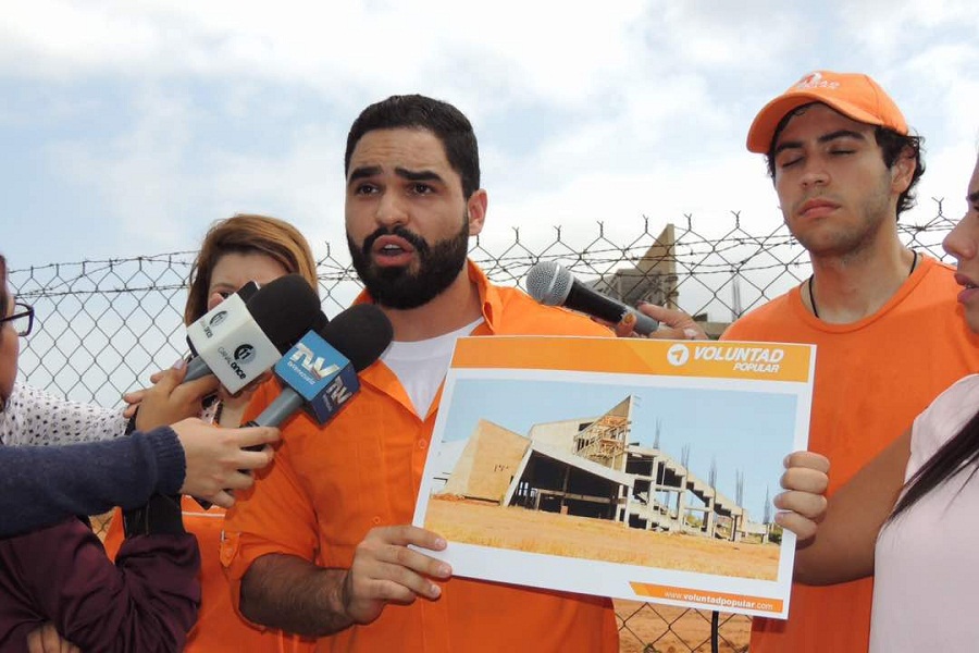 Víctor Barboza: “Ni con tiempo extra Arias Cárdenas culminó el Aula Magna de LUZ”