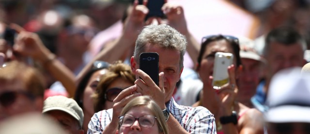 Más de 16 millones de mensajes de texto se envían en un minuto de Internet en 2017 / foto Reuters