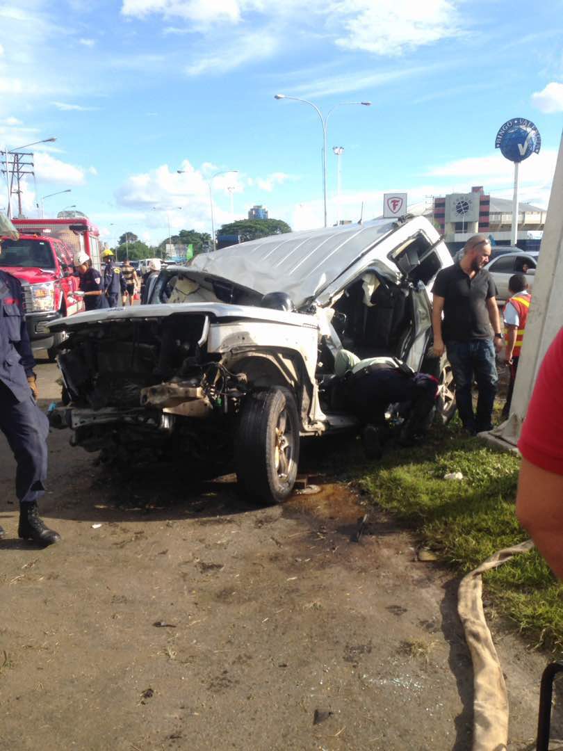 Fuerte accidente en Valencia deja un fallecido … y acto seguido le robaron todo