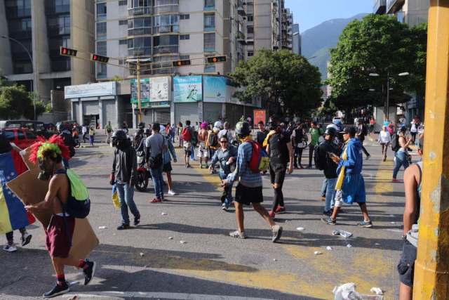 Jóvenes de la resistencia manifestaron en Chacao (Foto: Wil Jiménez / LaPatilla)