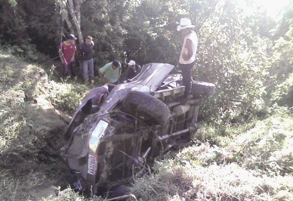 Mueren 2 abuelos al caer por un barranco en el Táchira