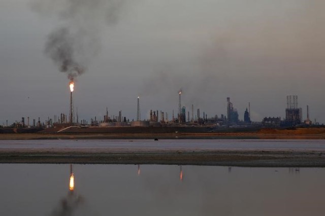 Imagen de archivo. Vista general del complejo refinador de Amuay en Punto Fijo, Venezuela. 17 de noviembre de 2016. REUTERS/Carlos Garcia Rawlins