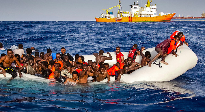 Guardacostas libios rescatan a 1.074 personas que trataban de llegar a Europa