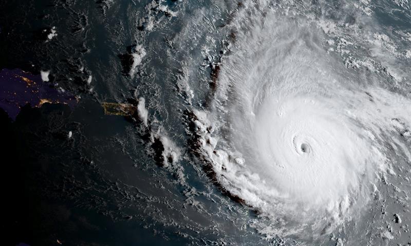 Venezolanos en RD esperaron al huracán Irma tomando “caña” en el malecón de Santo Domingo